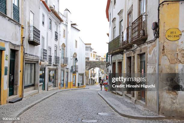 house facade and street in the town, historic centre of evora, unesco world heritage site, alentejo, portugal - évora district stock-fotos und bilder