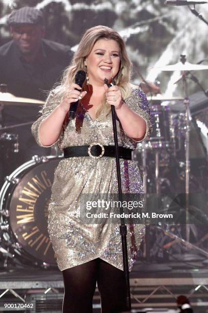 Kelly Clarkson performs onstage during Dick Clark's New Year's Rockin' Eve with Ryan Seacrest 2018 on December 31, 2017 in Los Angeles, California.