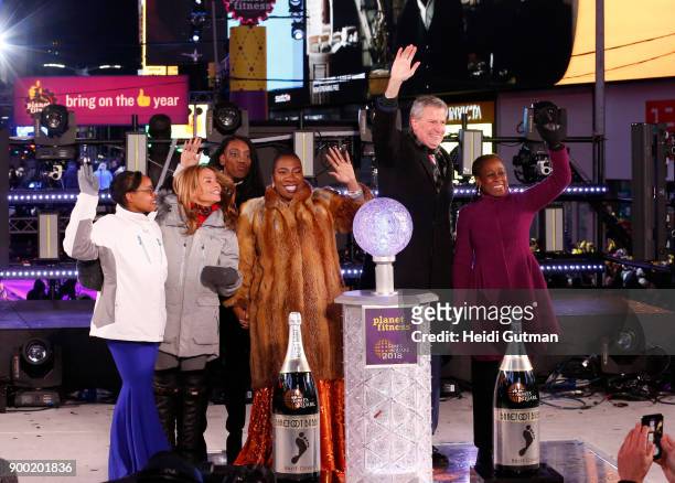 Live performances from Times Square in the heart of New York City, are featured on Americas biggest celebration of the year, DICK CLARKS NEW YEARS...