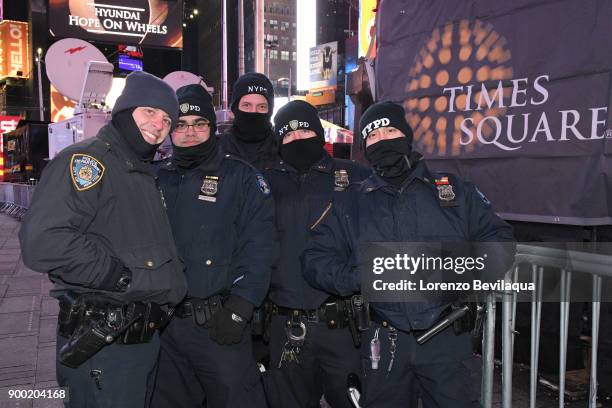 Live performances from Times Square in the heart of New York City, are featured on Americas biggest celebration of the year, DICK CLARKS NEW YEARS...