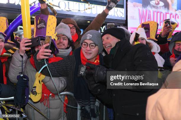 Live performances from Times Square in the heart of New York City, are featured on Americas biggest celebration of the year, DICK CLARKS NEW YEARS...