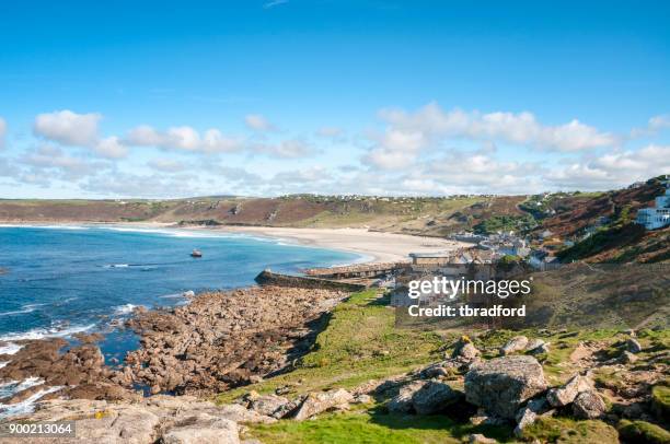 sennen beach in cornovaglia, inghilterra - sennen foto e immagini stock