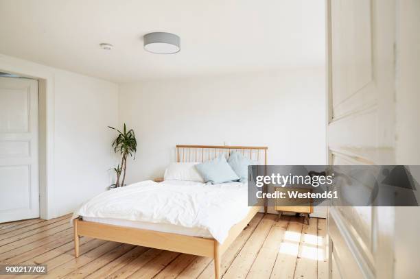 bright modern bedroom in an old country house - cama de matrimonio fotografías e imágenes de stock