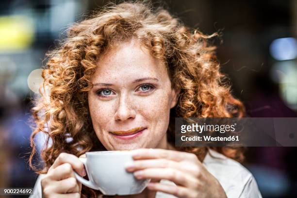 portrait of smiling young woman with coffee cup - complexion imagens e fotografias de stock