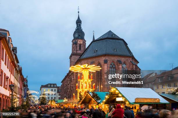 germany, heidelberg, christmas market at church of the holy spirit - heidelberg foto e immagini stock