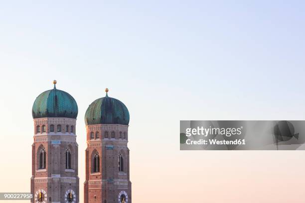 germany, munich, view to spires of cathedral of our lady at twilight - munich stock-fotos und bilder