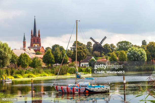 germany, brandenburg, werder an der havel, view to heilig-geist-kirche and post mill - brandemburgo - fotografias e filmes do acervo