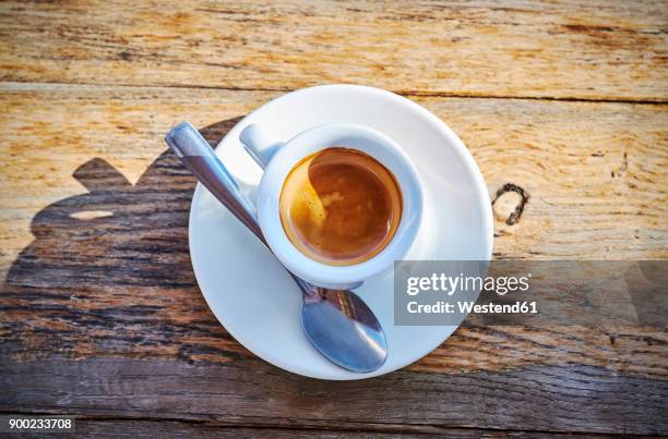 espresso cup on wood - espresso stockfoto's en -beelden
