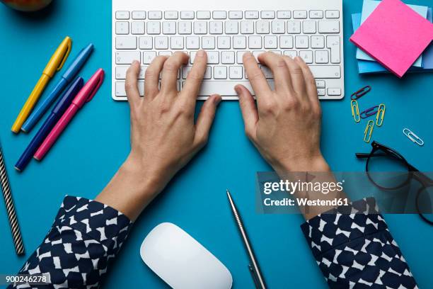 top view of woman using computer keyboard on desk - tastiera di computer foto e immagini stock