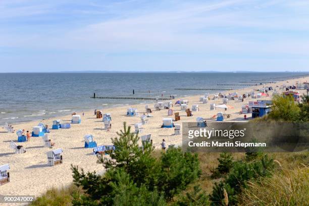 beach chairs, baltic sea beach, ueckeritz, usedom, mecklenburg-western pomerania, germany - usedom photos et images de collection