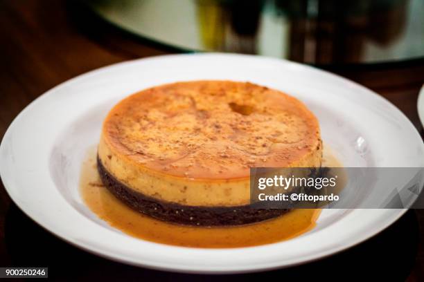 imposible cake - flan stock pictures, royalty-free photos & images