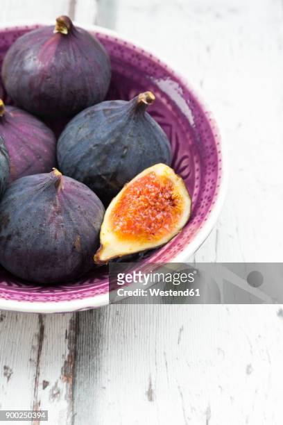 bio figs in a bowl - fig bildbanksfoton och bilder