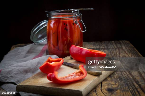 pickled roasted bell pepper - bell jar stockfoto's en -beelden