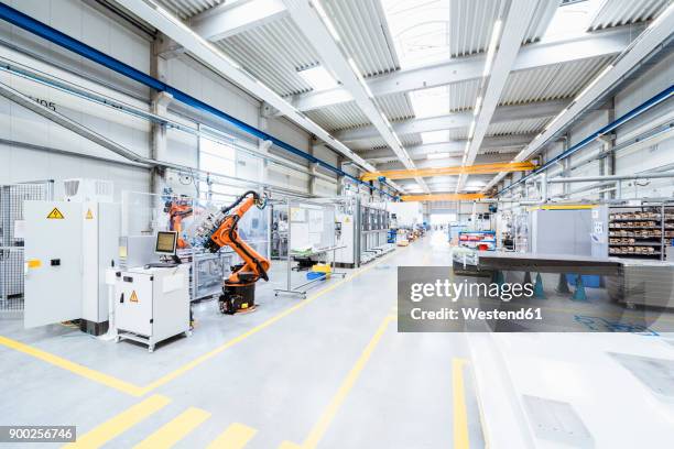factory shop floor - edificio industrial fotografías e imágenes de stock
