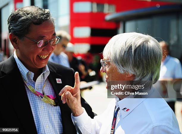 Supremo Bernie Ecclestone signs a contract with Mr Hiroshi Oshima, President of Mobilityland Corporation which will see the Suzuka Circuit host the...