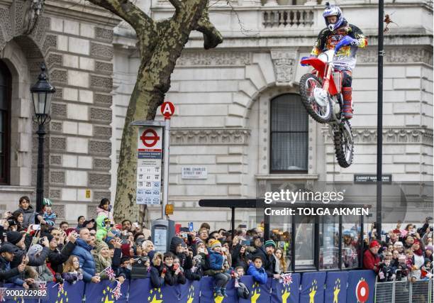 Motorbike stunt is being performed at the annual New Year's Day Parade in central London, on January 1, 2018. / AFP PHOTO / Tolga AKMEN