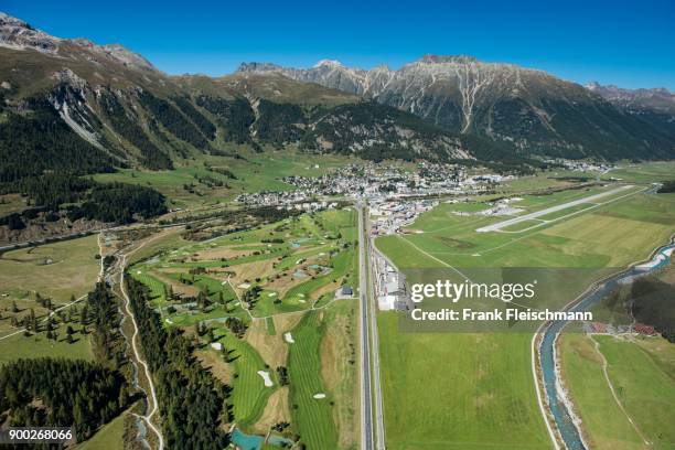 samedan aerodrome am inn, samedan, engadin golf course st. moritz, piz crasta mora, piz ot, engadin, canton of grisons, switzerland - graubunden canton stockfoto's en -beelden