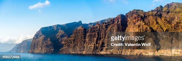 acantilado de los gigantes, cliffs, cliff line of los gigantes, tenerife, canary islands, spain - acantilado stock-fotos und bilder