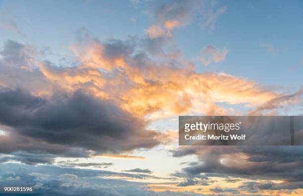 cloud at sunset, tauranga, bay of plenty region, north island, new zealand - bay of plenty region stock pictures, royalty-free photos & images