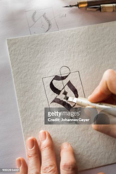calligraphy studio, hand writes with automatic pen, letter s on torchon paper, seebruck, upper bavaria, germany - torchon bildbanksfoton och bilder