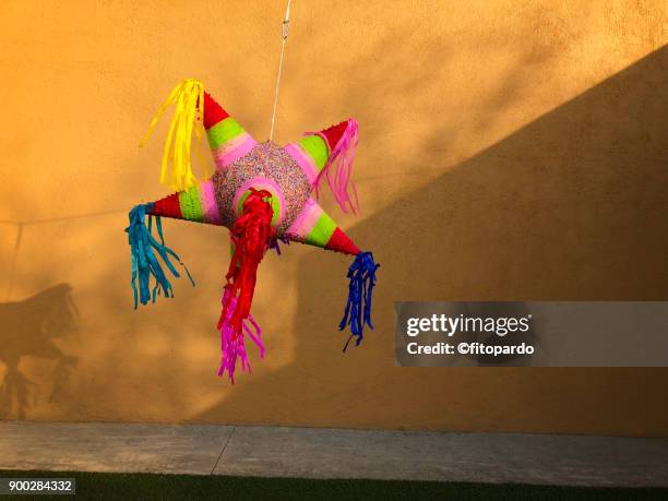 mexican piñata (pinata) - piñata fotografías e imágenes de stock