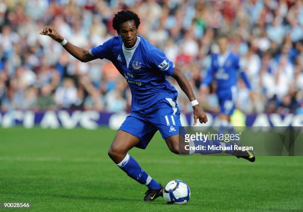 Jo of Everton in action during the Barclays Premier League match between Burnley and Everton at Turf Moor on August 23, 2009 in Burnley, England.