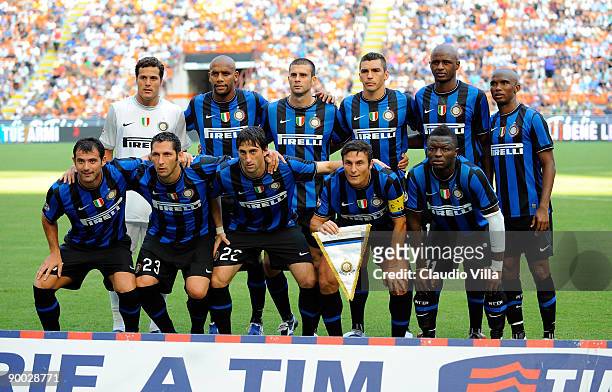 Inter Milan players line up pose for the team photo prior to their the Serie A match against Bari at Giuseppe Meazza Stadium on August 23, 2009 in...