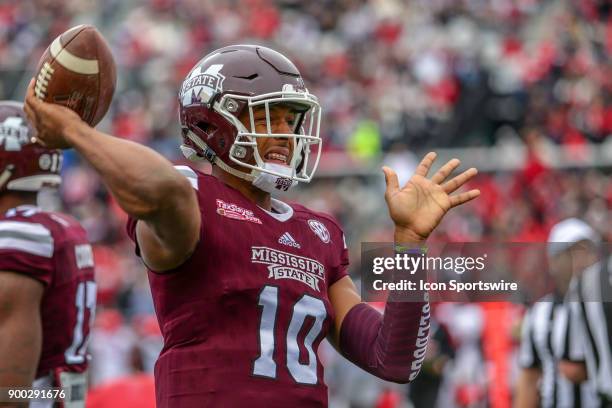 Mississippi State Bulldogs quarterback Keytaon Thompson warms up during the game between the Louisville Cardinals and the Mississippi State Bulldogs...