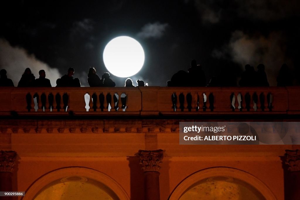 ITALY-SCIENCE-ASTRONOMY-MOON