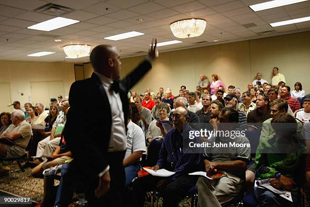 Auctioneer J.J. Johnston takes bids on a foreclosed home during an auction on August 23, 2009 in Denver, Colorado. Some 40 Colorado homes under...