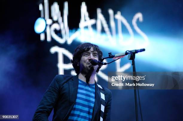 Gary Lightbody of Snow Patrol performs at the second day of the V Festival at Hylands Park on August 23, 2009 in Chelmsford, England.