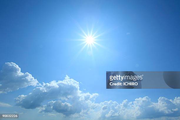 the sun in the sky. - luz del sol fotografías e imágenes de stock