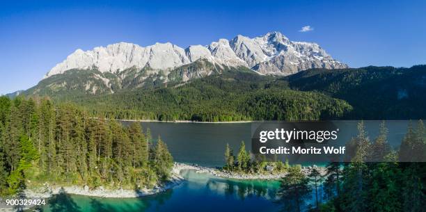 aerial view, eibsee lake with sasseninsel and zugspitze, wetterstein range, near grainau, upper bavaria, bavaria, germany - バーバリアンアルプス ストックフォトと画像