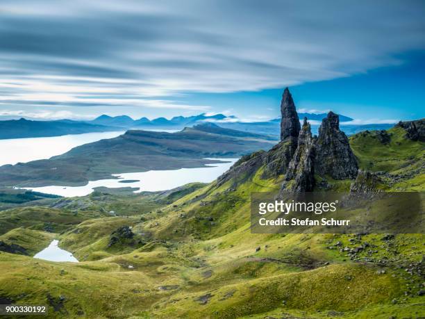 rock spikes old man of storr, isle of skye national park, scotland, great britain - old man of storr stock pictures, royalty-free photos & images