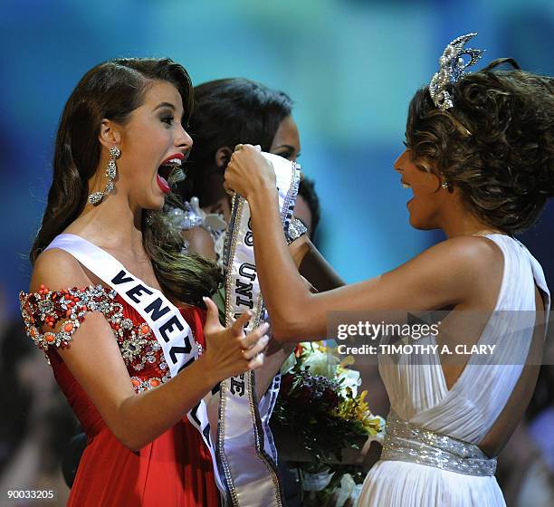 Miss Venezuela Stefania Fernandez is crowned Miss Universe 2009 by 2008 Miss Universe Dayana Mendoza from Venezuela at Atlantis, Paradise Island...