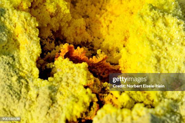 sulphur fumaroles on the gran cratere, vulcano island, lipari islands, italy - cratere vulcano stock-fotos und bilder