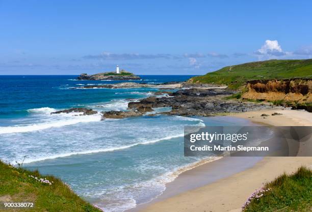 godrevy beach, godrevy lighthouse on godrevy island, near gwithian, st ives bay, cornwall, england, great britain - gwithian ストックフォトと画像