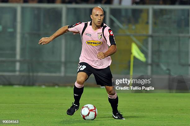 Mark Bresciano of Palermo in action during the Serie A match between US Citta di Palermo and SSC Napoli at Stadio Renzo Barbera on August 23, 2009 in...
