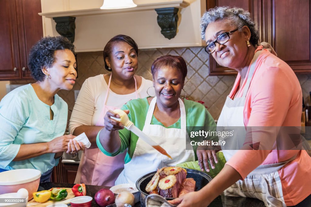 Mujeres afroamericanas en la cocina