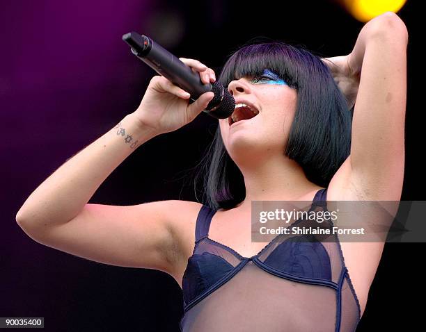 Lily Allen performs at Day 2 of the V Festival at Weston Park on August 23, 2009 in Stafford, England.