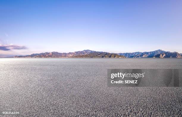 mountain parking lot - roadside stock-fotos und bilder