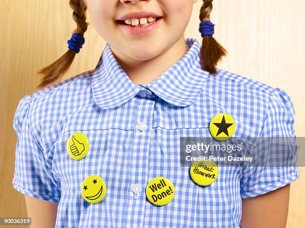 8 year old school girl with reward button badges. - hair accessory fotografías e imágenes de stock