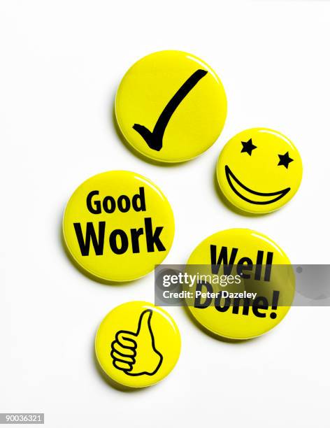 reward motivation button badges. - congratulating fotografías e imágenes de stock