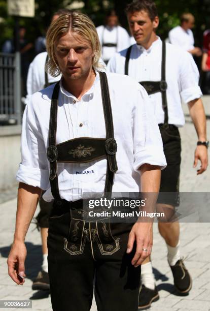 Anatoliy Tymoschuk wears a traditional Bavarian costume as he arrives for the Bayern Munich team sponsor photocall at the Nockherberg on August 24,...
