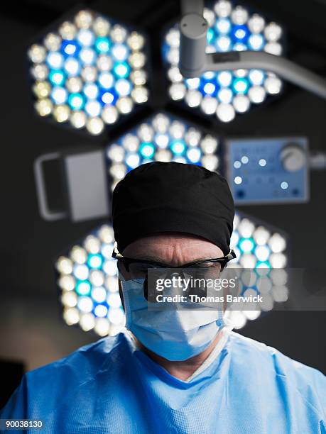 surgeon with surgical loupes in operating room - surgical loupes stock pictures, royalty-free photos & images