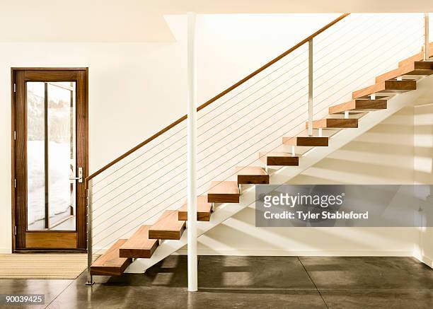 contemporary staircase and door. - marches et escaliers photos et images de collection