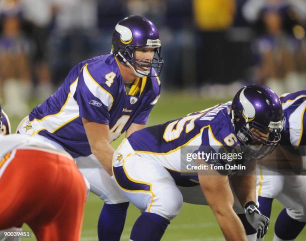 Brett Favre of the Minnesota Vikings prepares to take the snap from John Sullivan during an NFL game against the Kansas City Chiefs at the Hubert H....