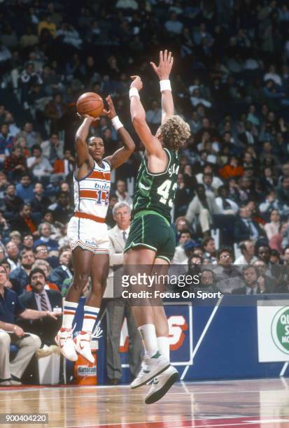 Darwin Cook of the Washington Bullets shoots over Jack Sikma of the Milwaukee Bucks during an NBA basketball game circa 1986 at the Capital Centre in...