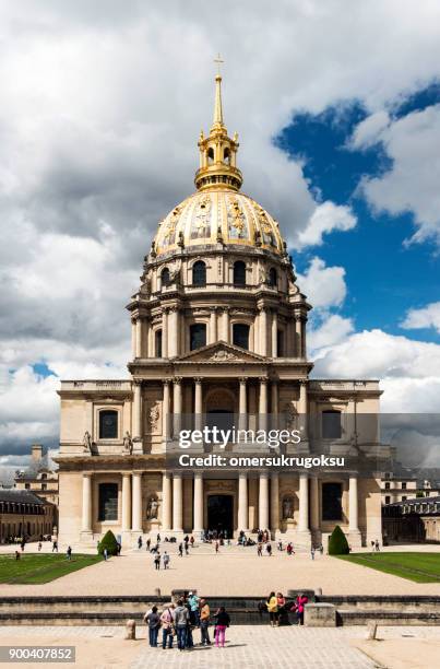 les invalides hospital and chapel dome in paris, france - spire hospital stock pictures, royalty-free photos & images