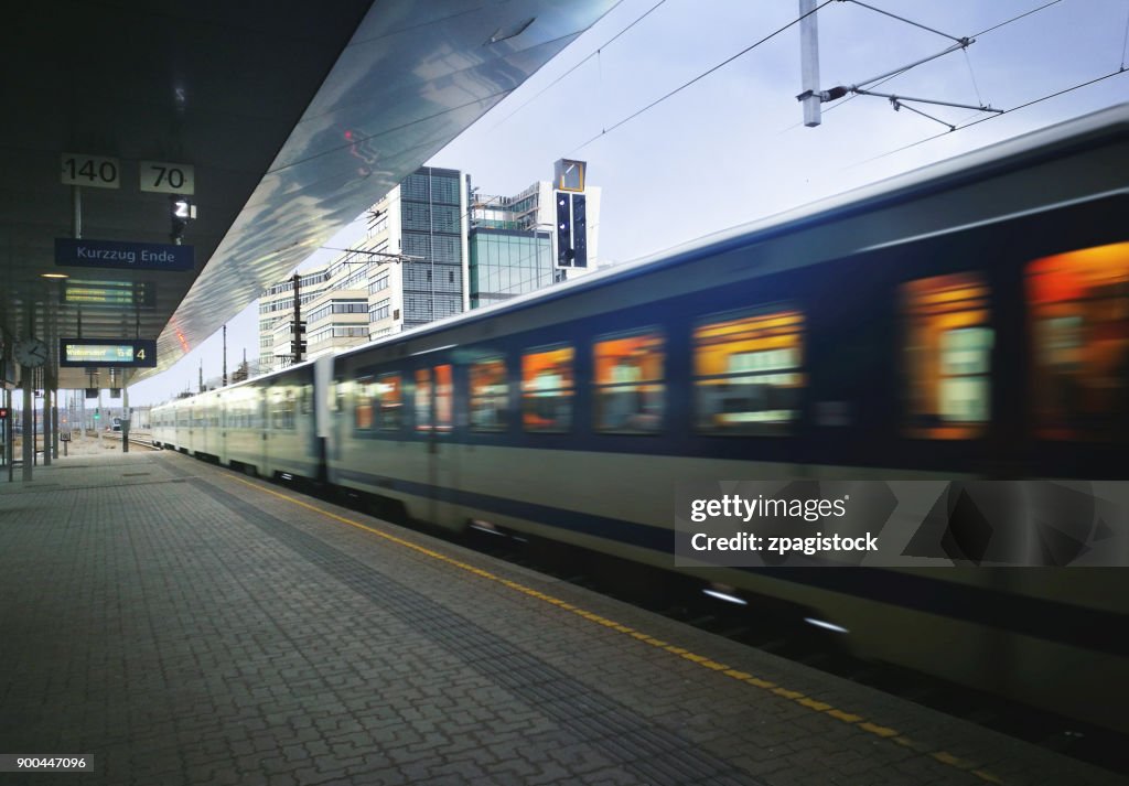 Vienna suburban train (s-bahn)